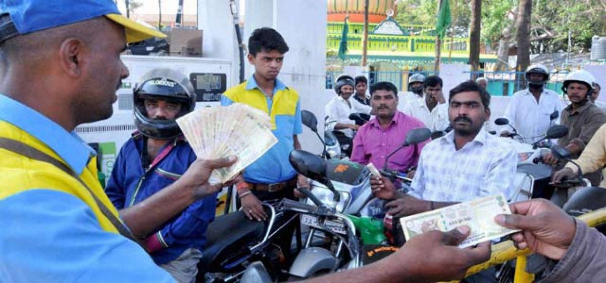 Hyderabad goes into a tizzy over currency notes