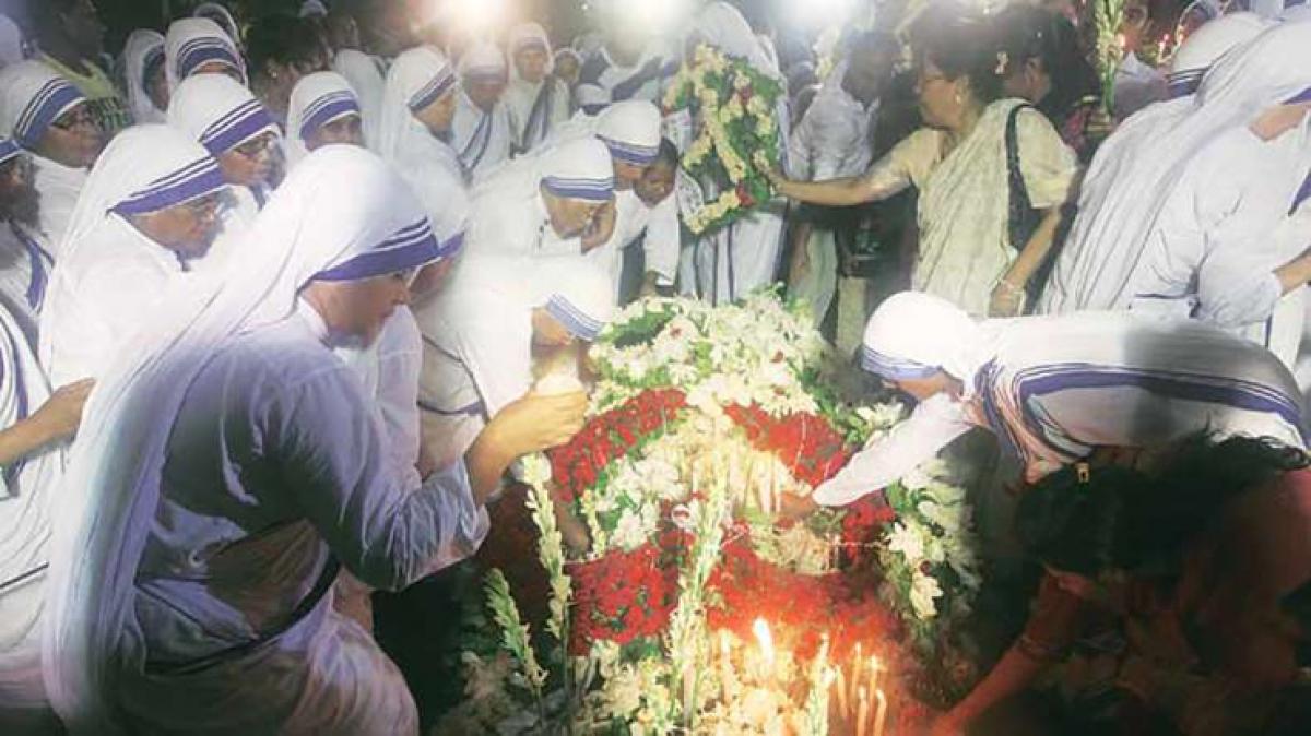 Lakhs bid tearful adieu to Sister Nirmala