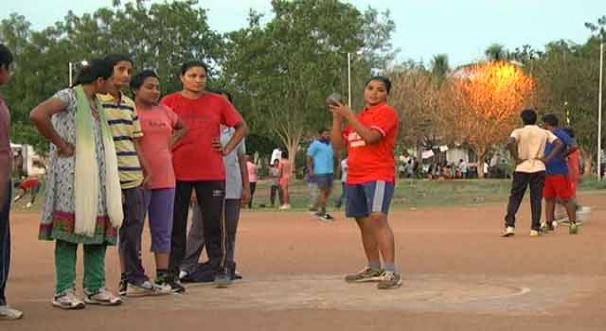 Women sweat it out with men for police jobs