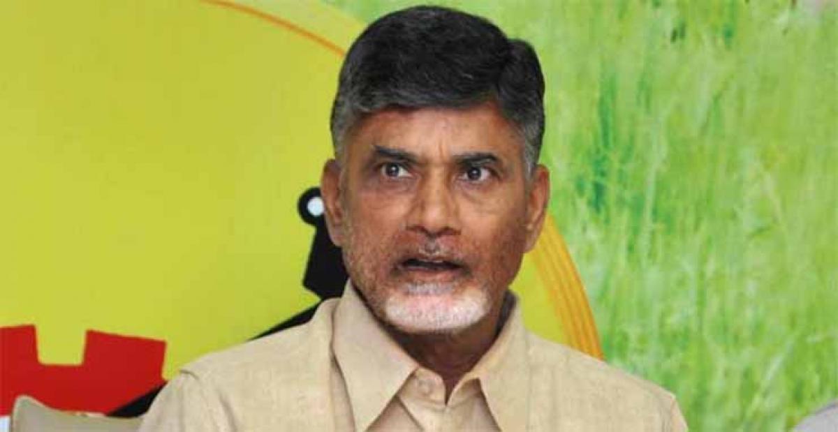 Chandrababu escapes boat mishap in Godavari