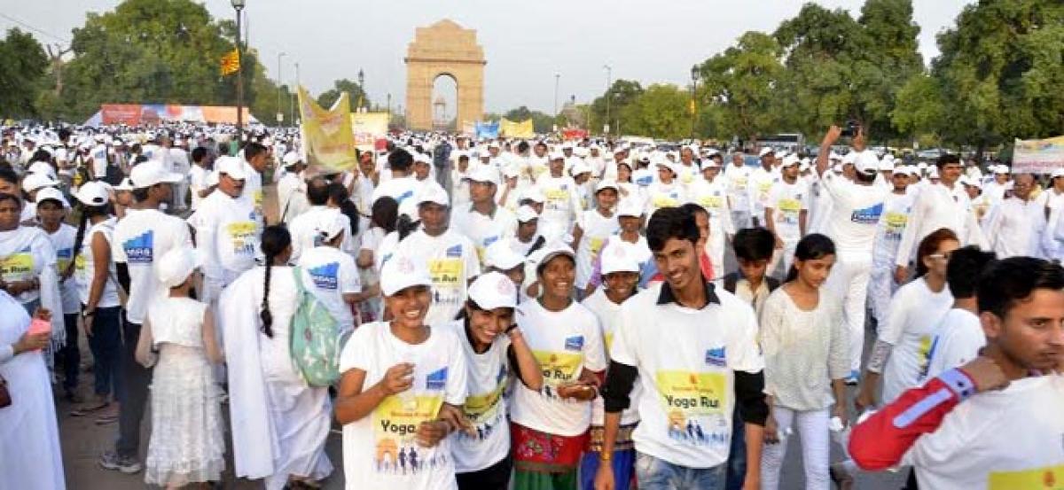 Yogadiwas Run For Peace & Unity At India Gate By Brahmakumaris