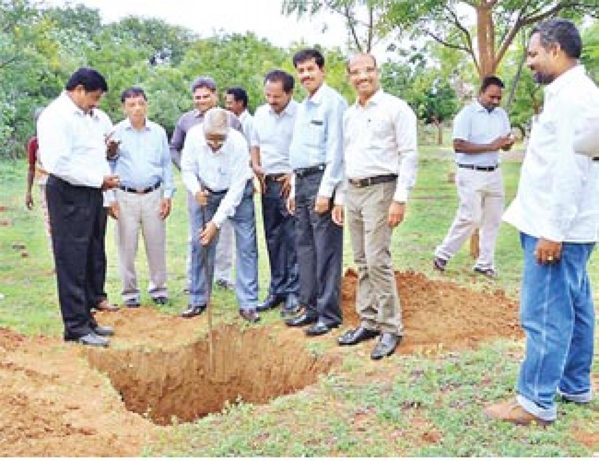 JNTUA VC: Dig soak pitsfor combating drought