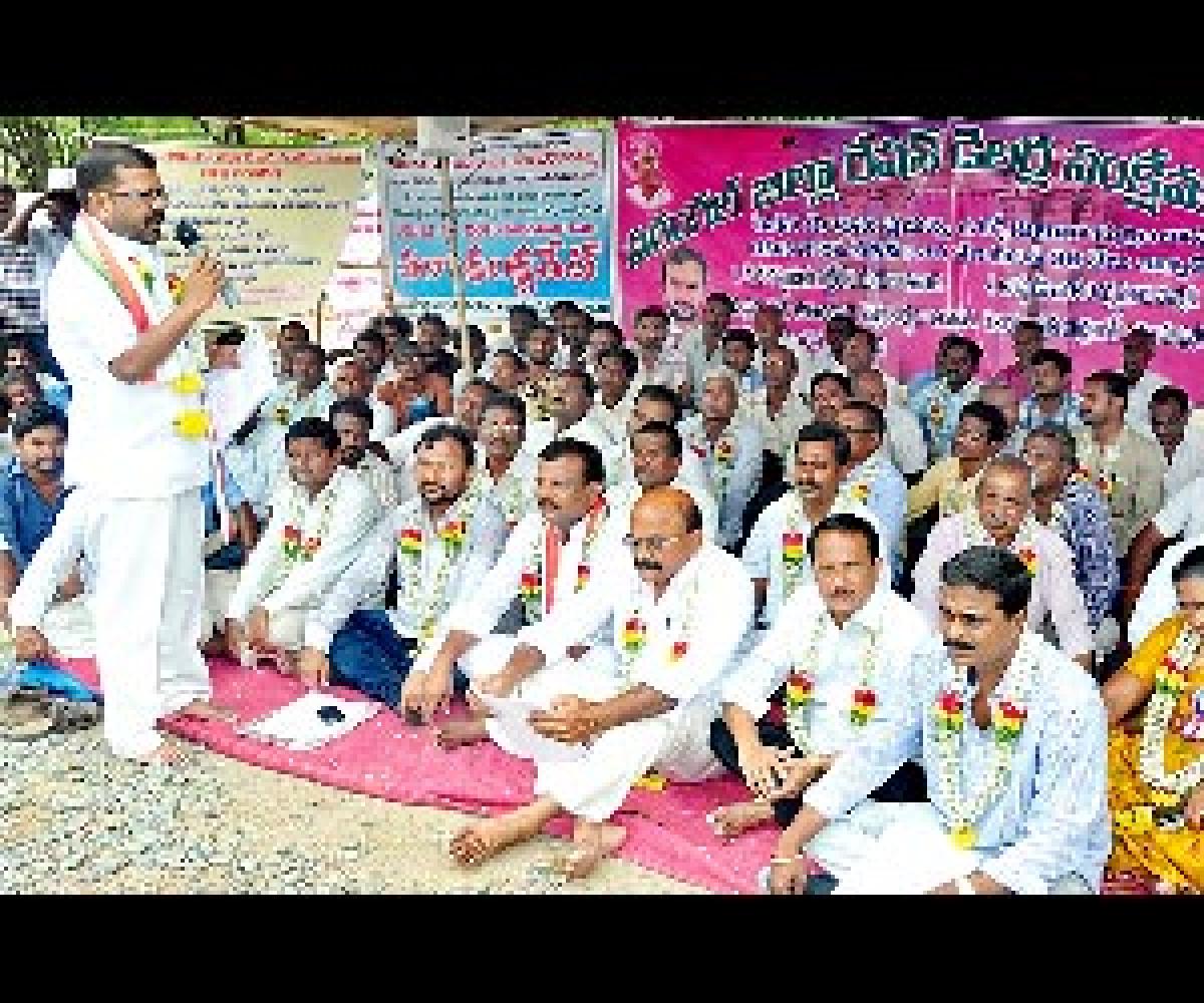 Relay hunger strike by ration shop dealers enters third day