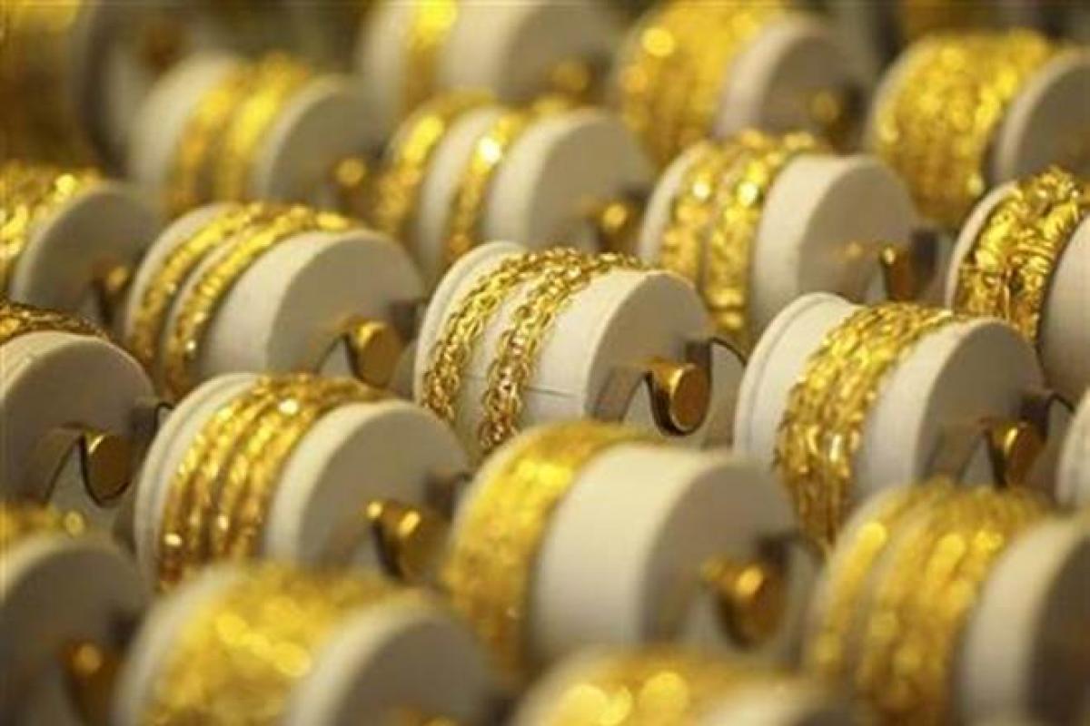 Gold imports shrink 32.7 per cent to USD 19.74 bn in April-Jan