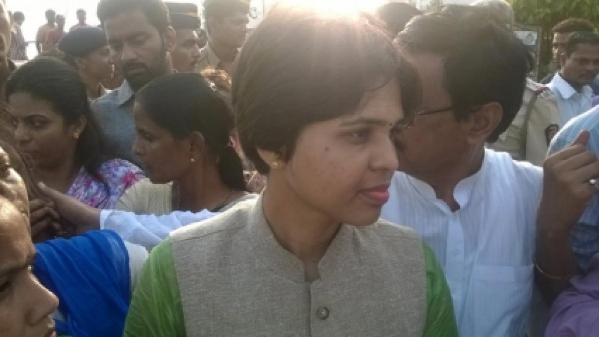 Trupti Desai seeks action against Ambabai temple priests, warns of protest