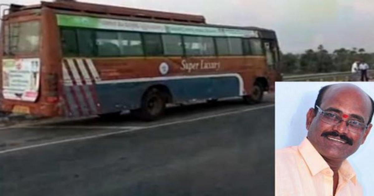 Driver dies at steering wheel after parking bus safely off highway