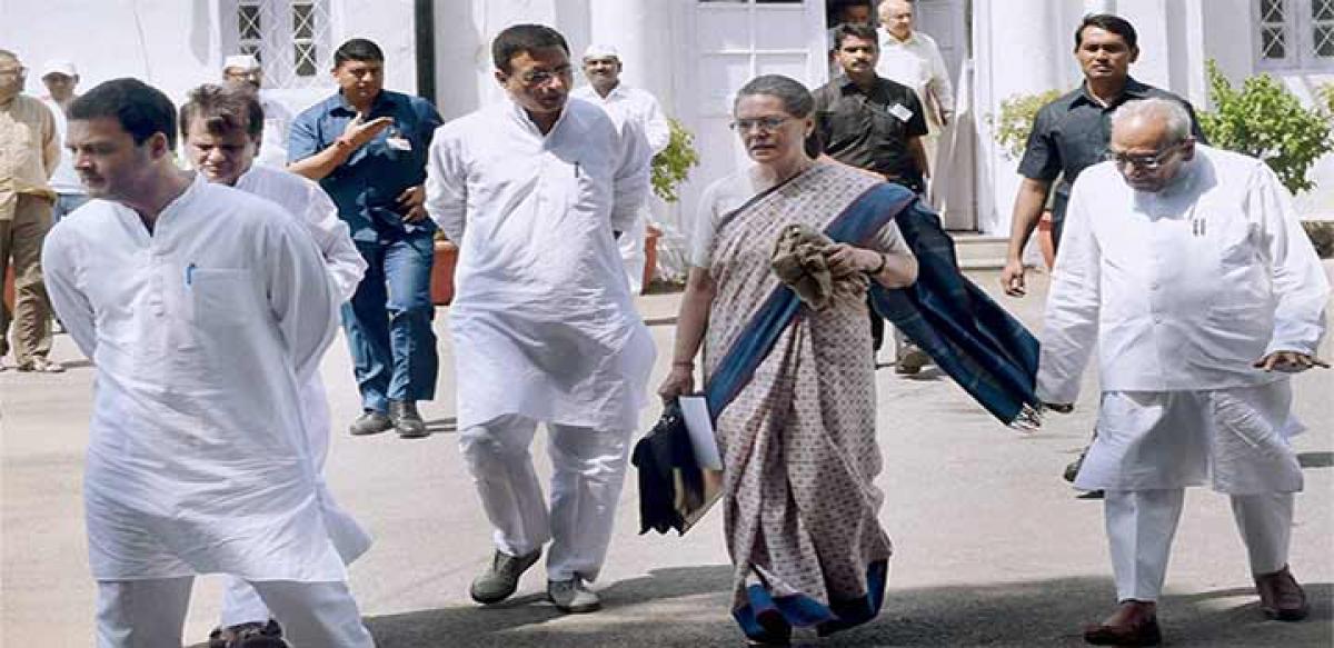 Sonia to continue as Cong chief