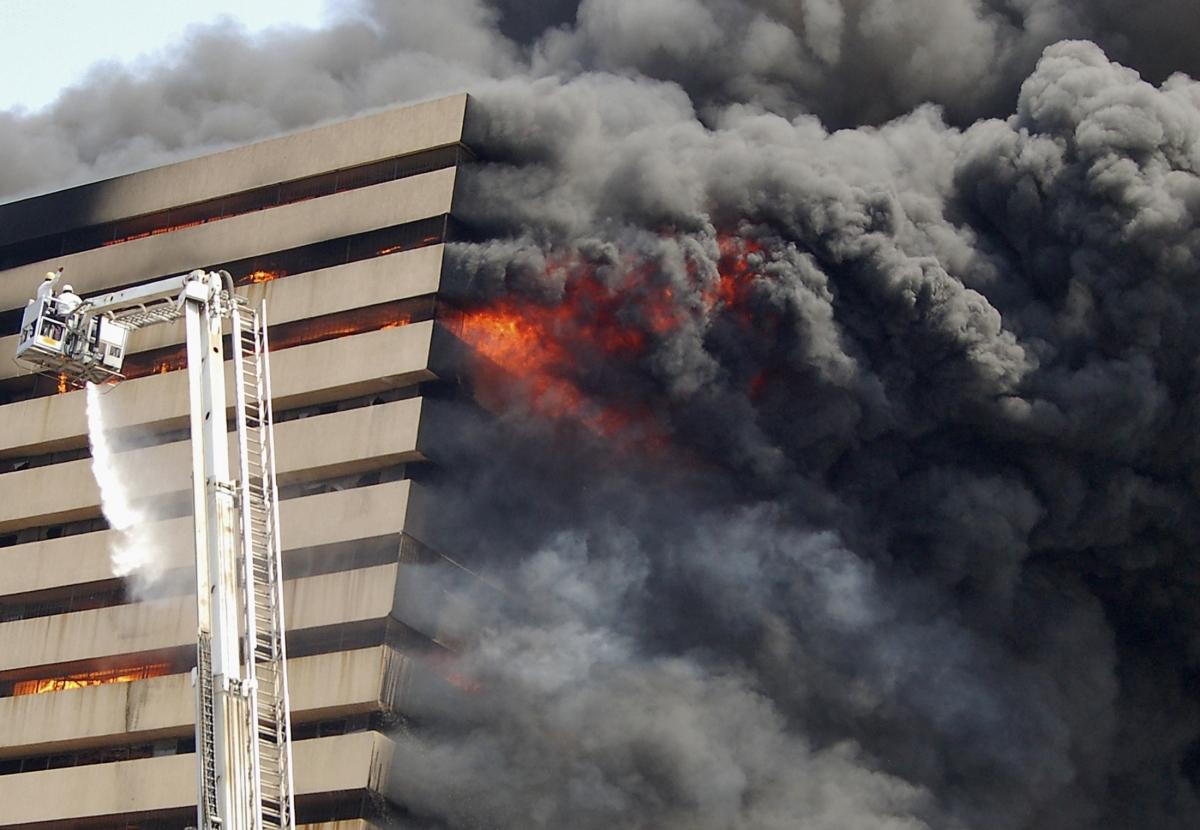 Massive fire breaks out in Mumbai apartment, 2 people killed