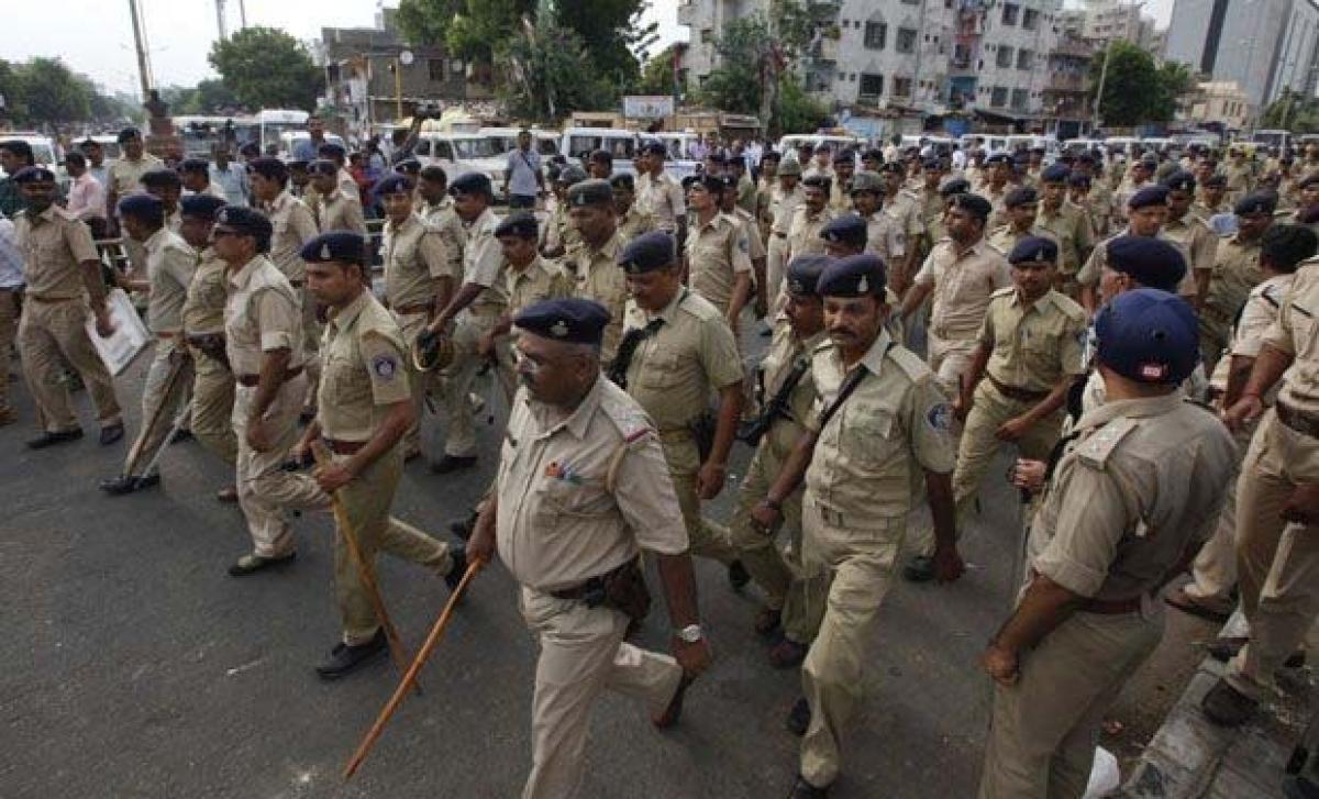 Patel agitation: Centre rushes 5,000 paramilitary troops to Gujarat; Rajnath Singh speaks to CM