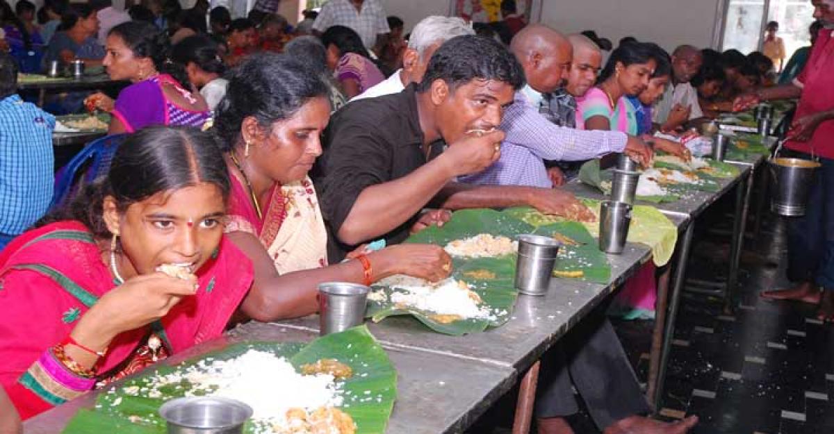 Annadanam a big hit with devotees during Dasara