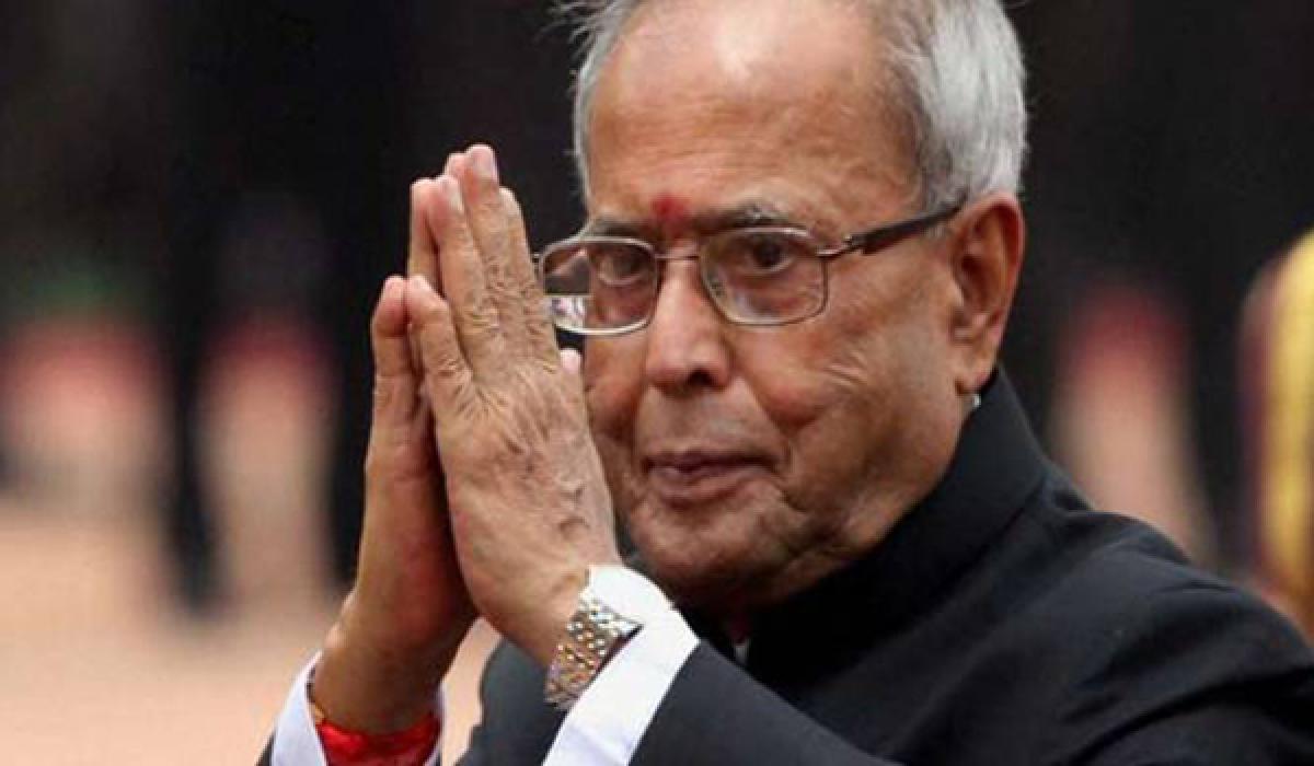 President Pranab Mukherjee greeted people on Raksha Bandhan 