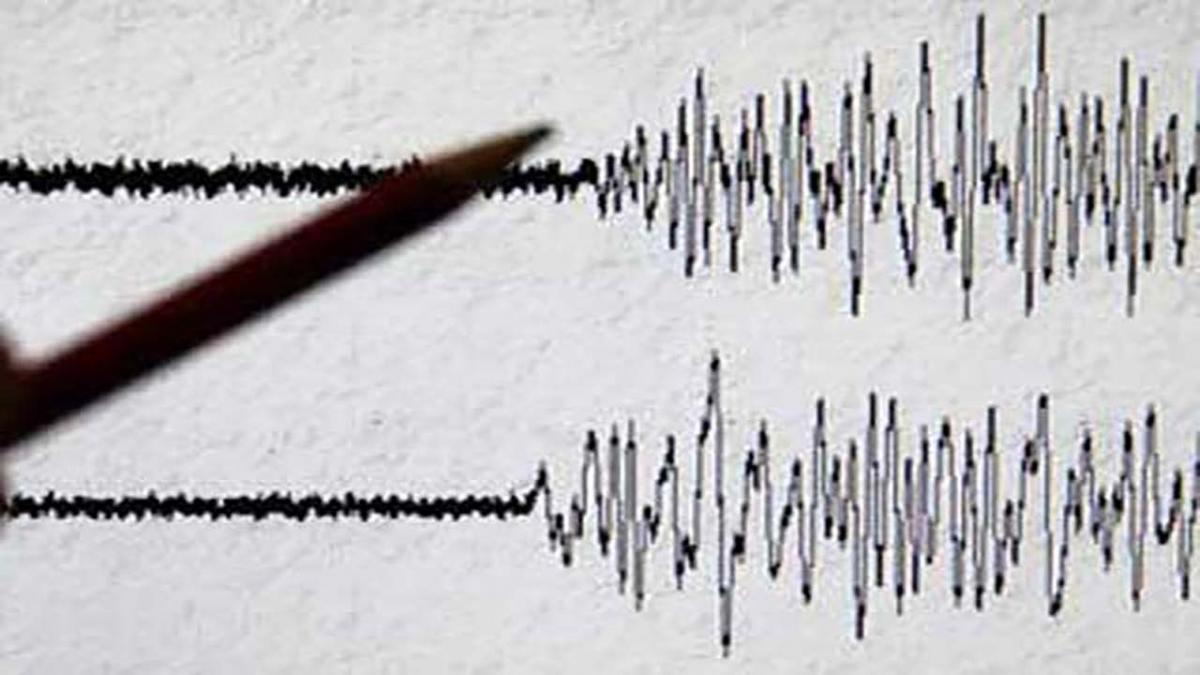 Earthquake of magnitude 7.4 strikes Atlantic Ocean