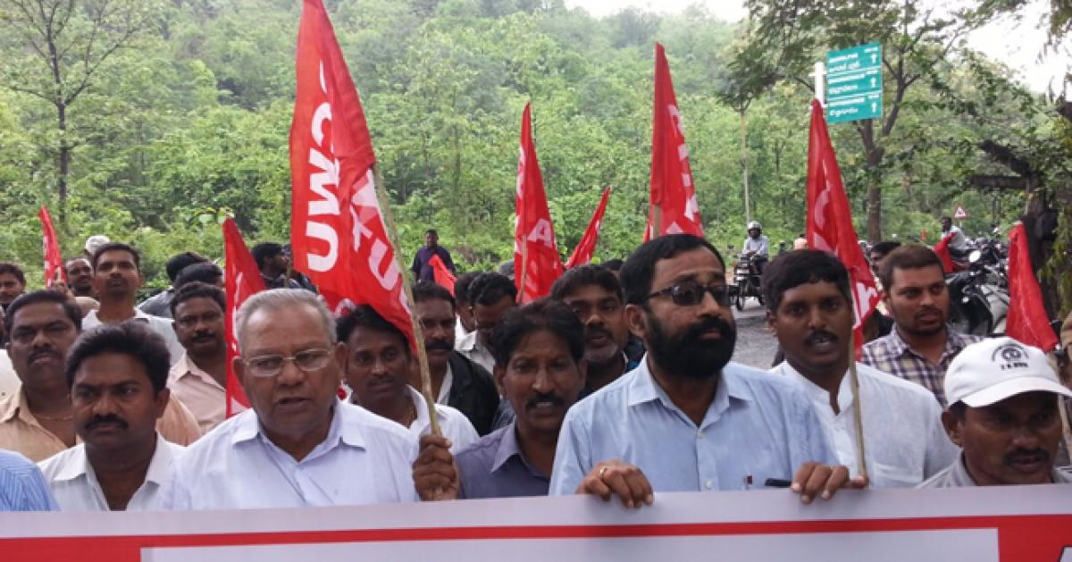 SCCL workers union stages dharna in Kothagudem