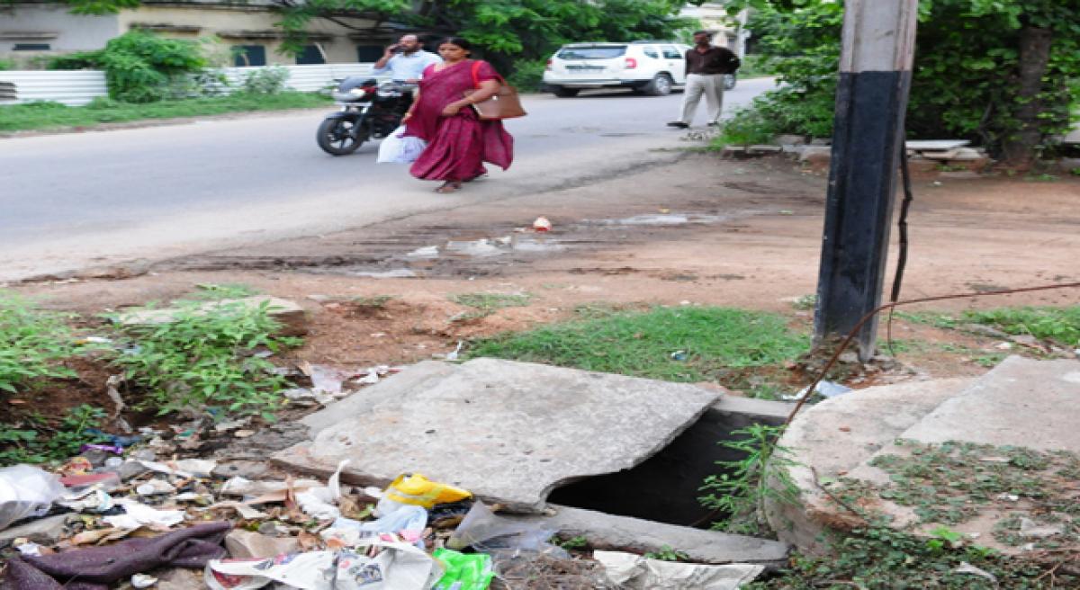 Open manholes rattle Mettuguda residents