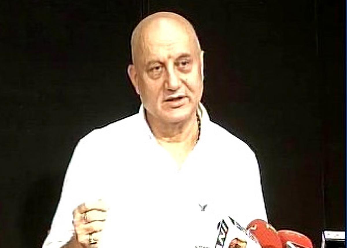 Kher urges govt. to take up his visa issue with Pak