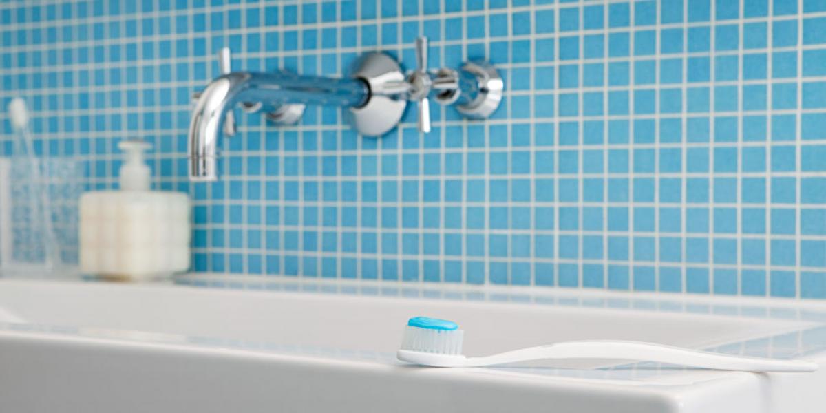 Video: How bacteria from toilet travels to your toothbrush!