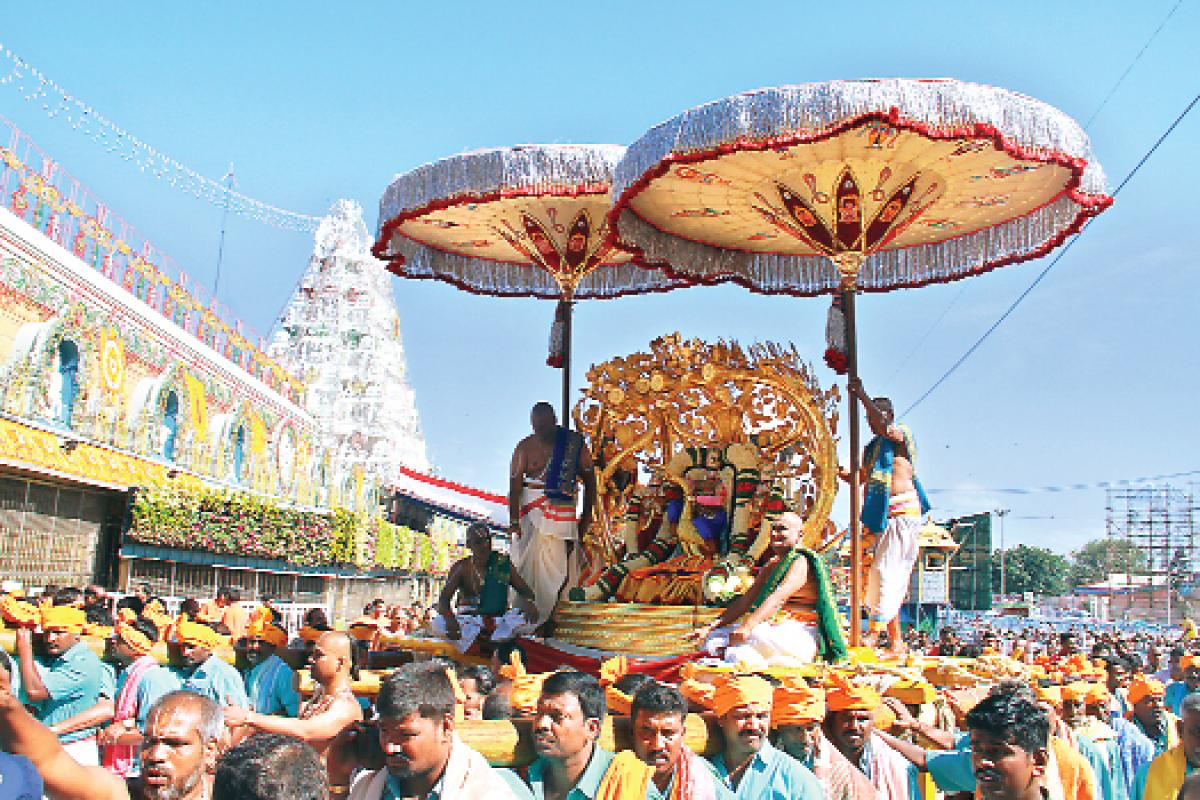 Malayappa Swamy rides on ‘Kalpavriksha Vahanam’