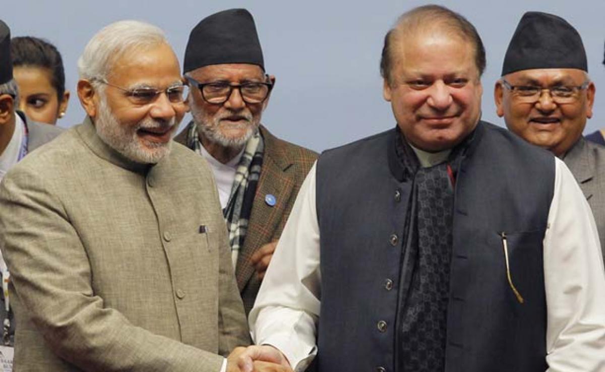 Indian PM Narendra Modi reaches out to Pakistan PM Nawaz Sharif