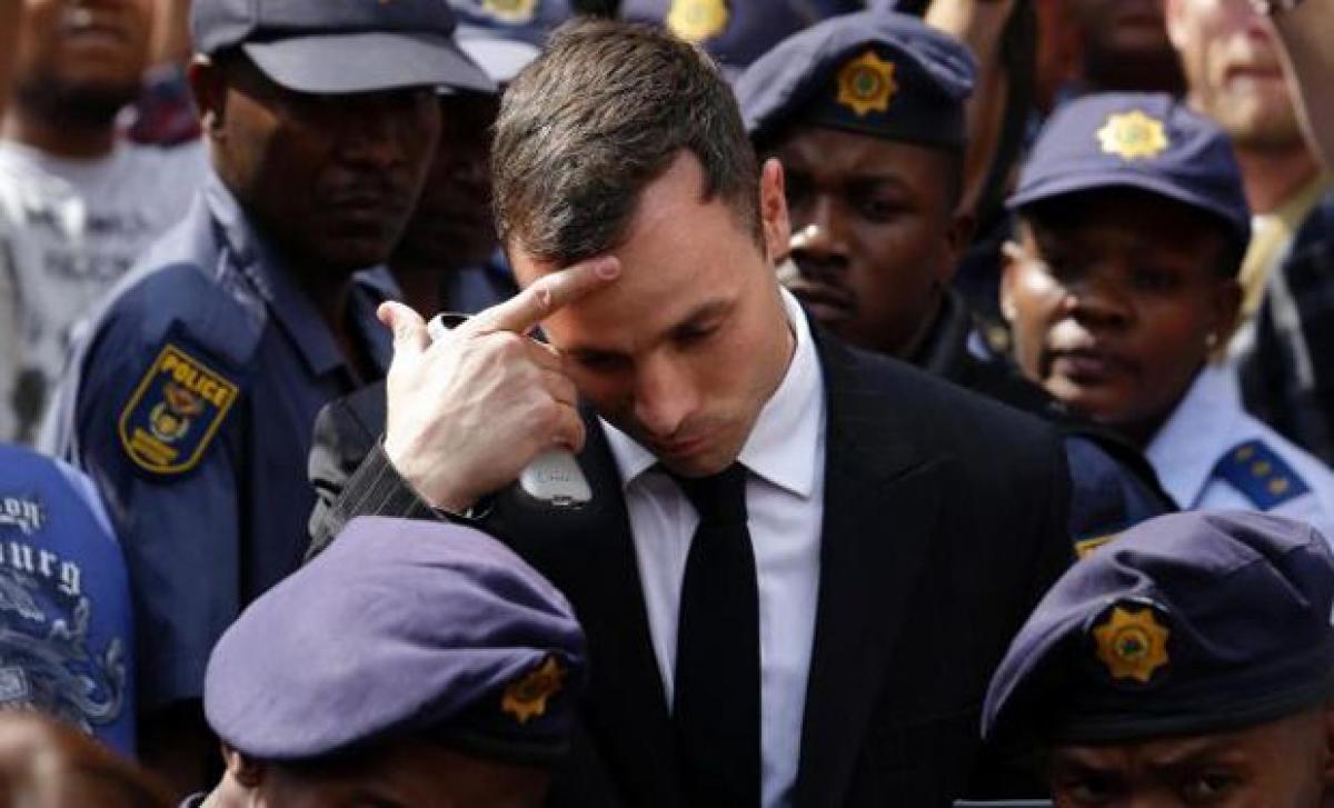 Oscar Pistorius lawyers: Prosecutors persisting with failed case