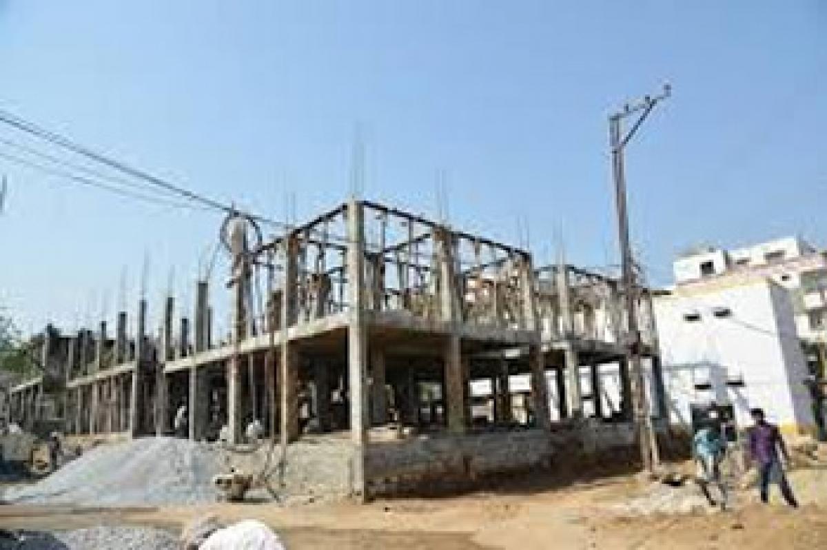 KTR promises 2 BHK houses in Hamali Basthi in 6 months