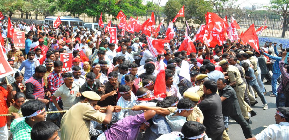 Police foil Chalo Assembly protest by Left parties