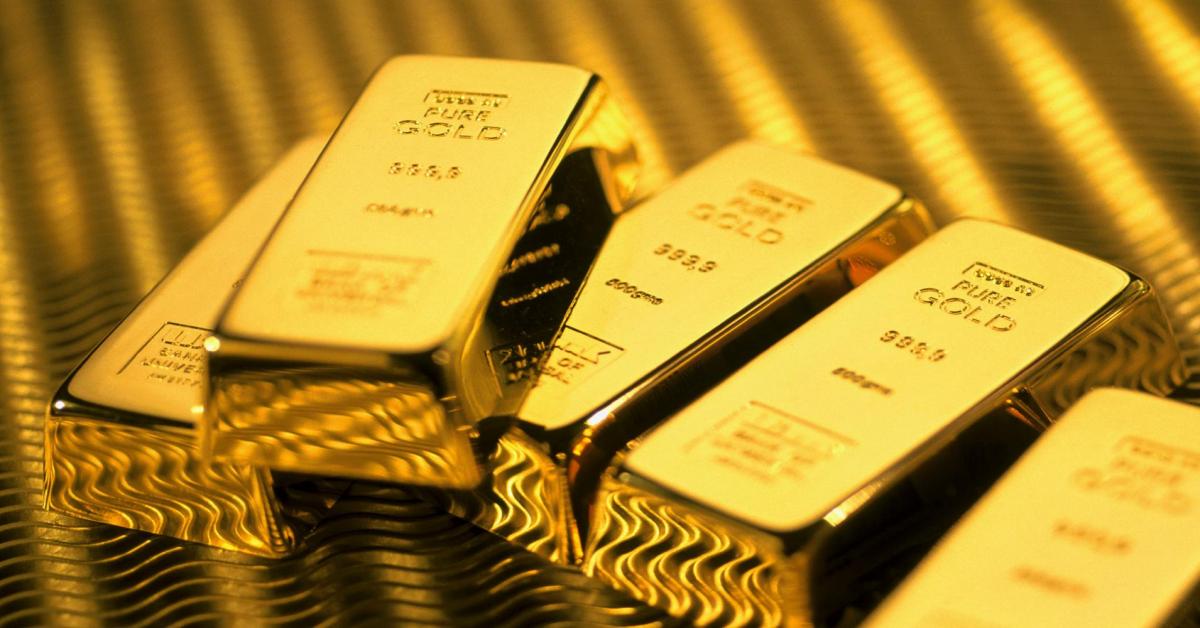 Gold gives up more, down Rs 190 after dollars strength