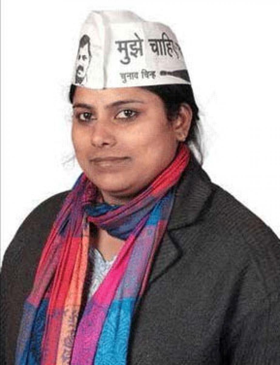 Sarita Singh from AAP misbehaves with cop, booked