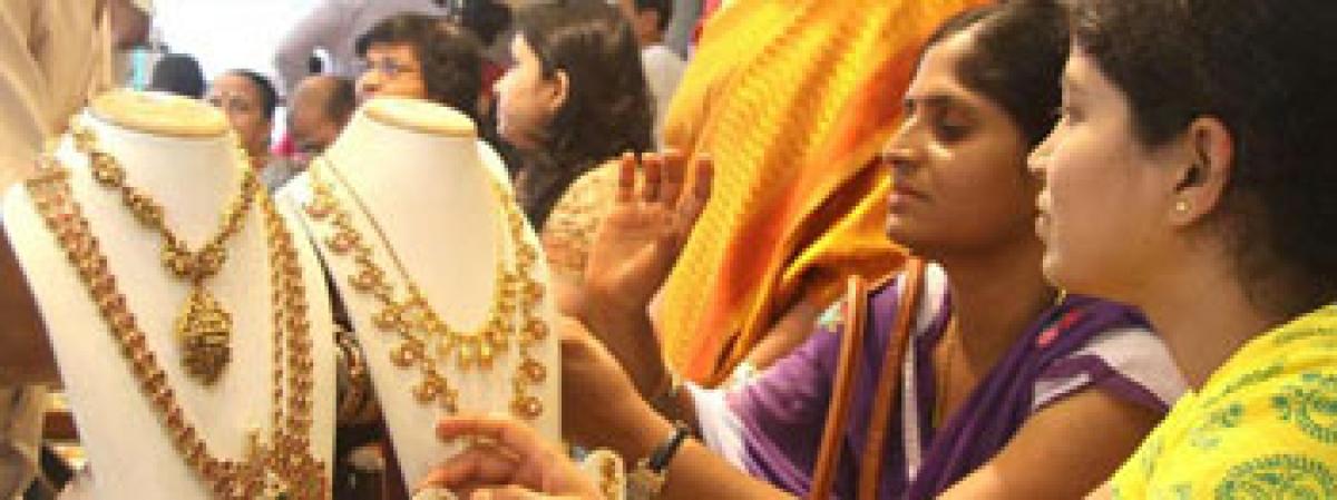 Gold tumbles 100 on global cues