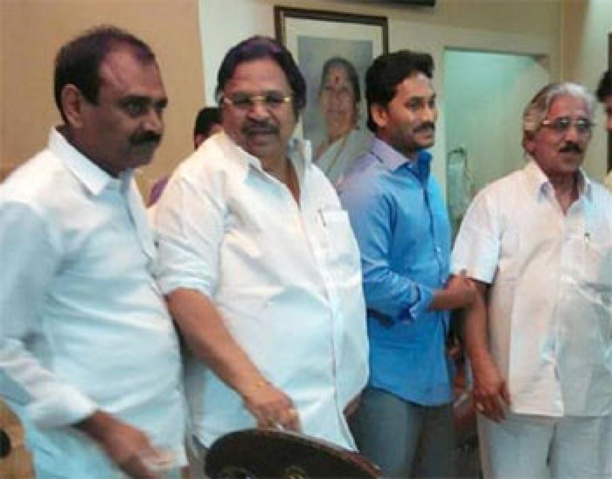 Jagan woos Dasari to win over Kapus