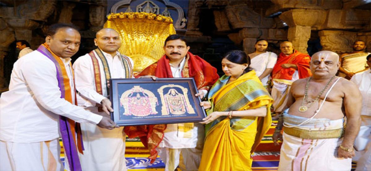 Union Minister offers prayers at Tirumala