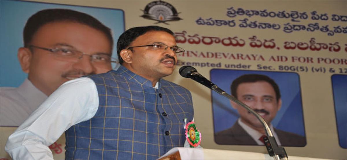 Lakshimnarayana tells students to build character