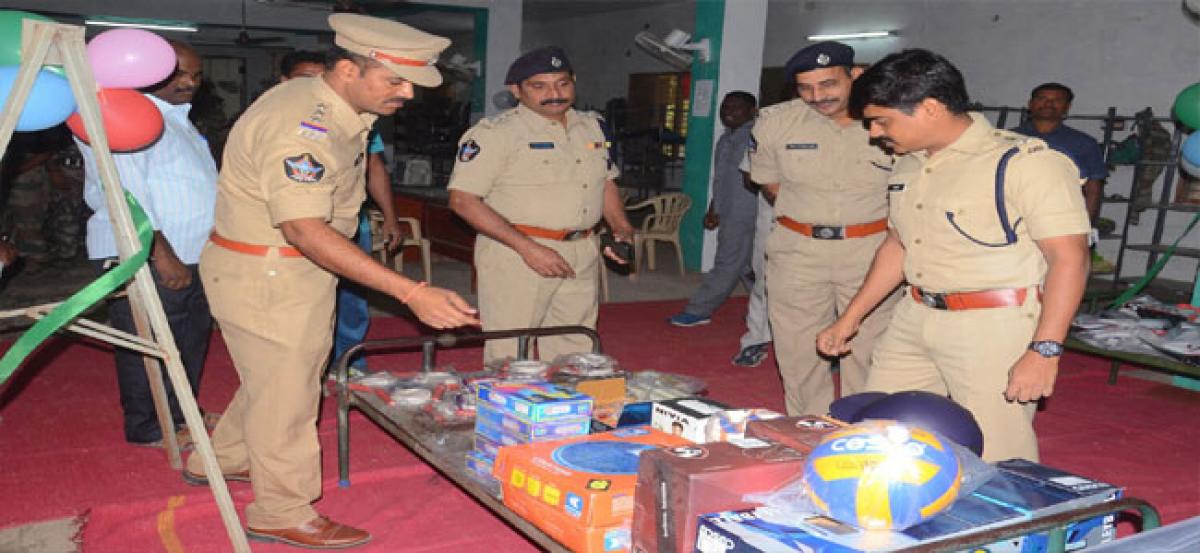 Special branch cops receive sports material