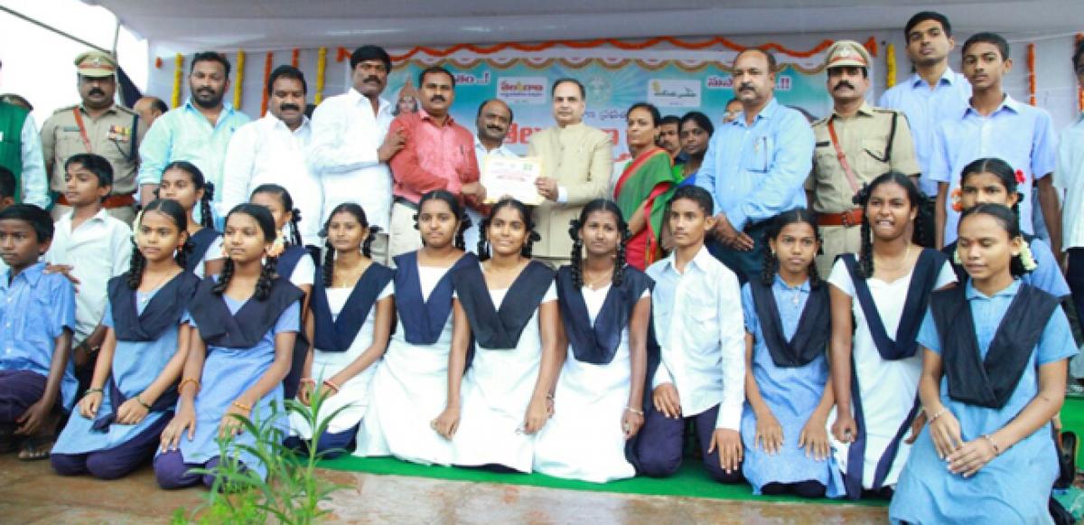 Kommala ZPHS students win accolades from all