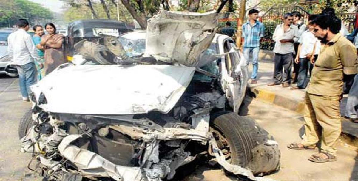 Two separate road accidents kill seven in AP