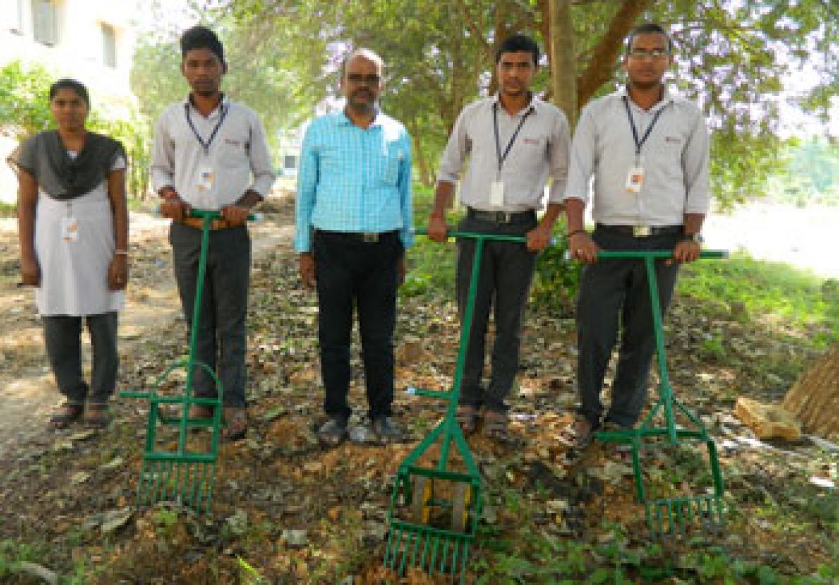 Students design cheap weed removal tool