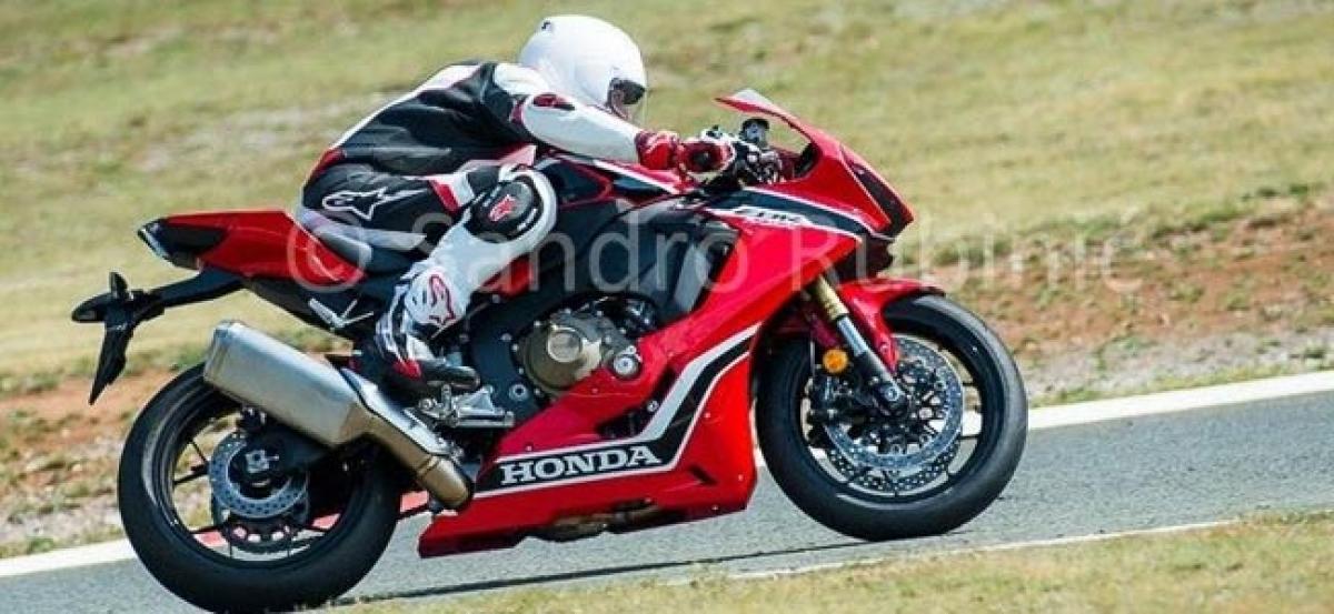 2017 Honda CBR1000RR (Fireblade) Spied On Race Track