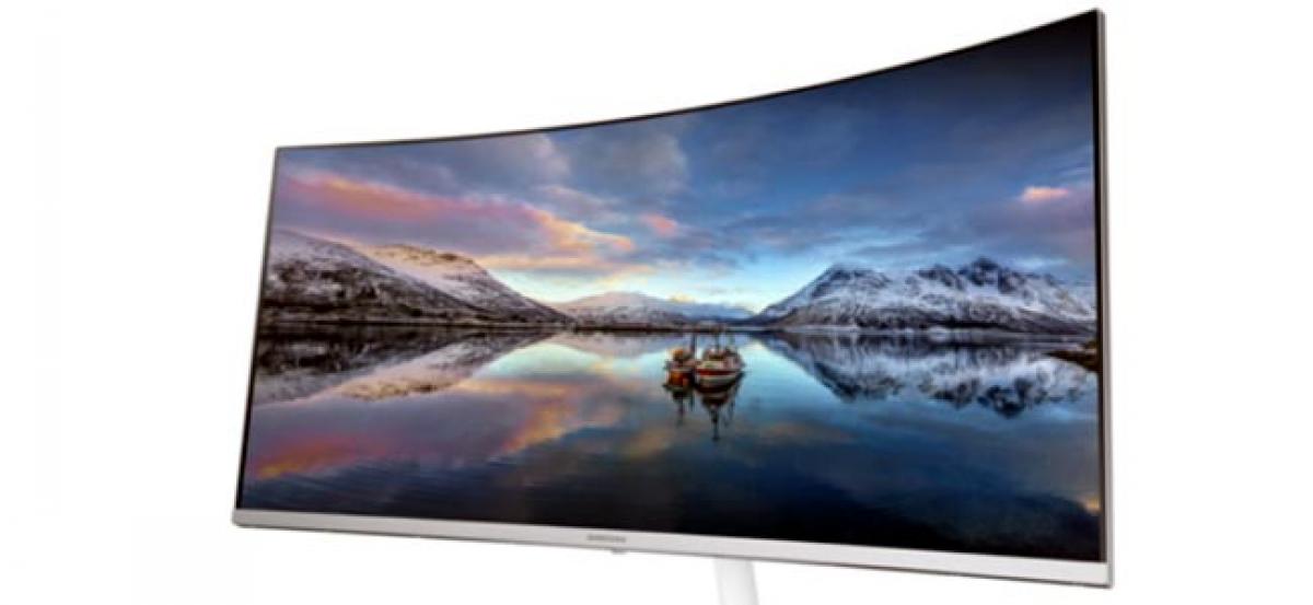 Samsung unveils a curved, quantum dot monitor for gamers