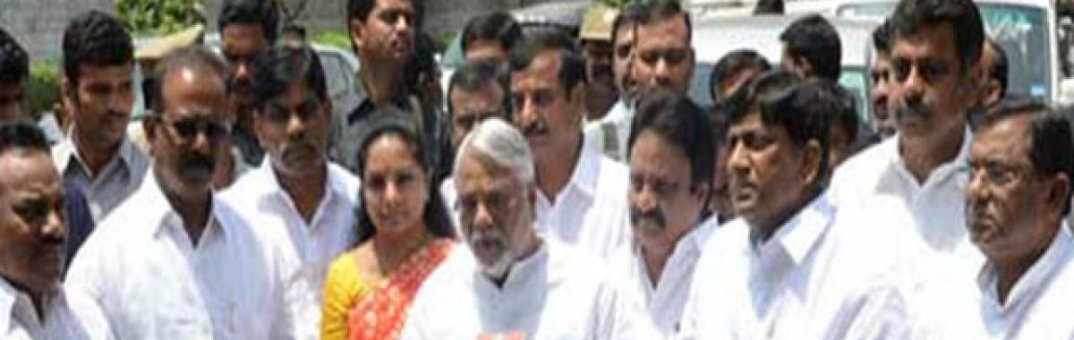 TRS MPs raise  HC issue in Parliament