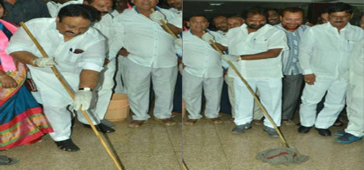 MP, MLA raise funds for TRS plenary