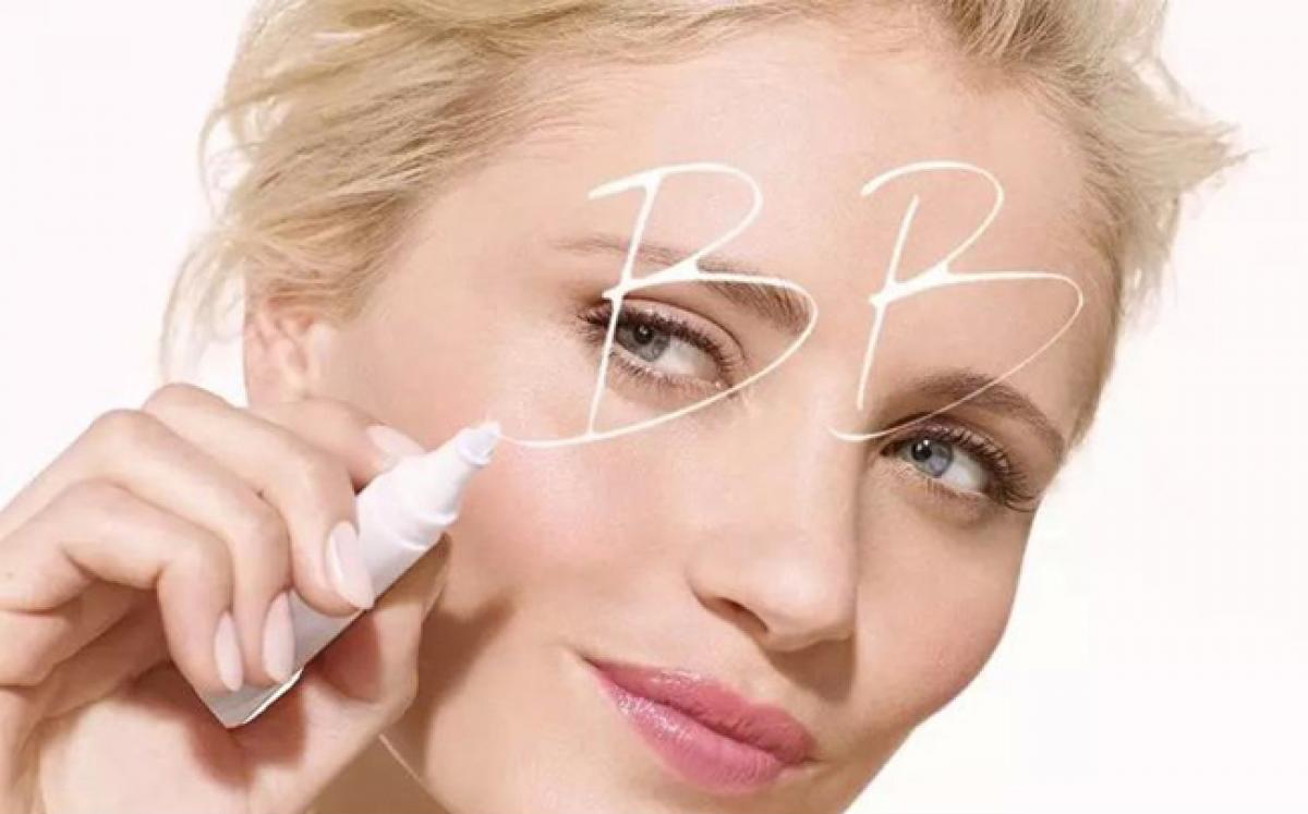 How to choose the right BB cream to cover skin flaws and dark circles under eyes