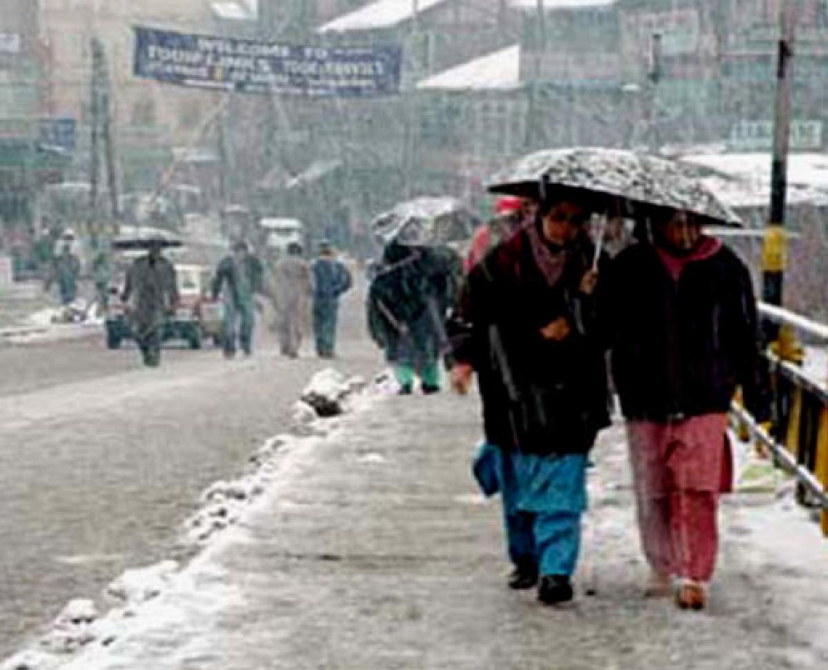 Rains bring down mercury in Himachal