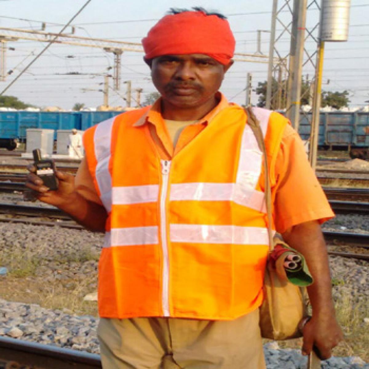 Rakshak comes to aid of railways gangmen