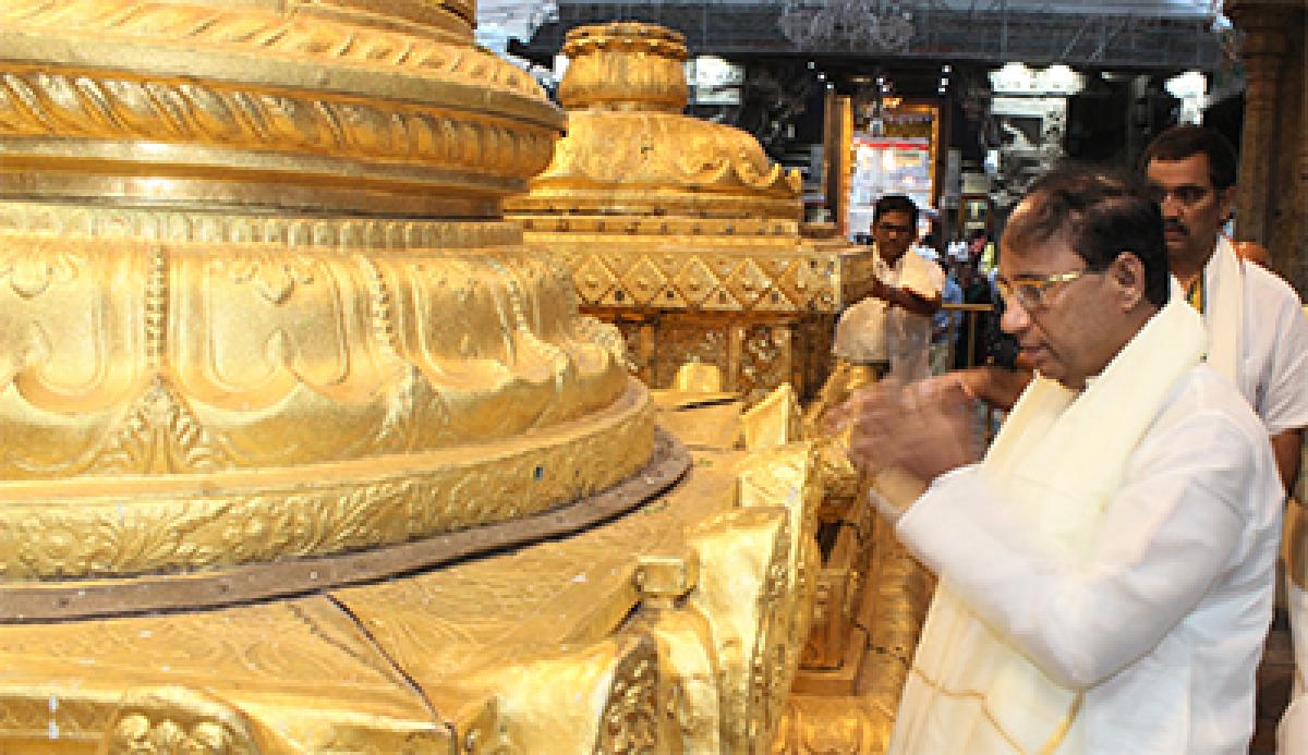 Kodela offers prayers at Tirumala