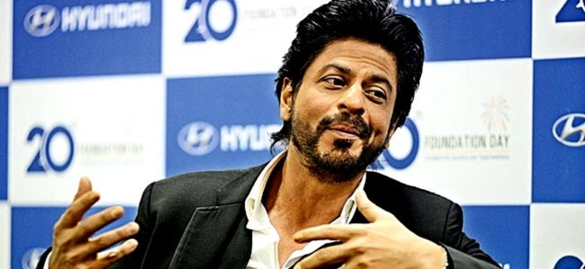 SRK gets 20 mn on Twitter, thanks fans in quirky way