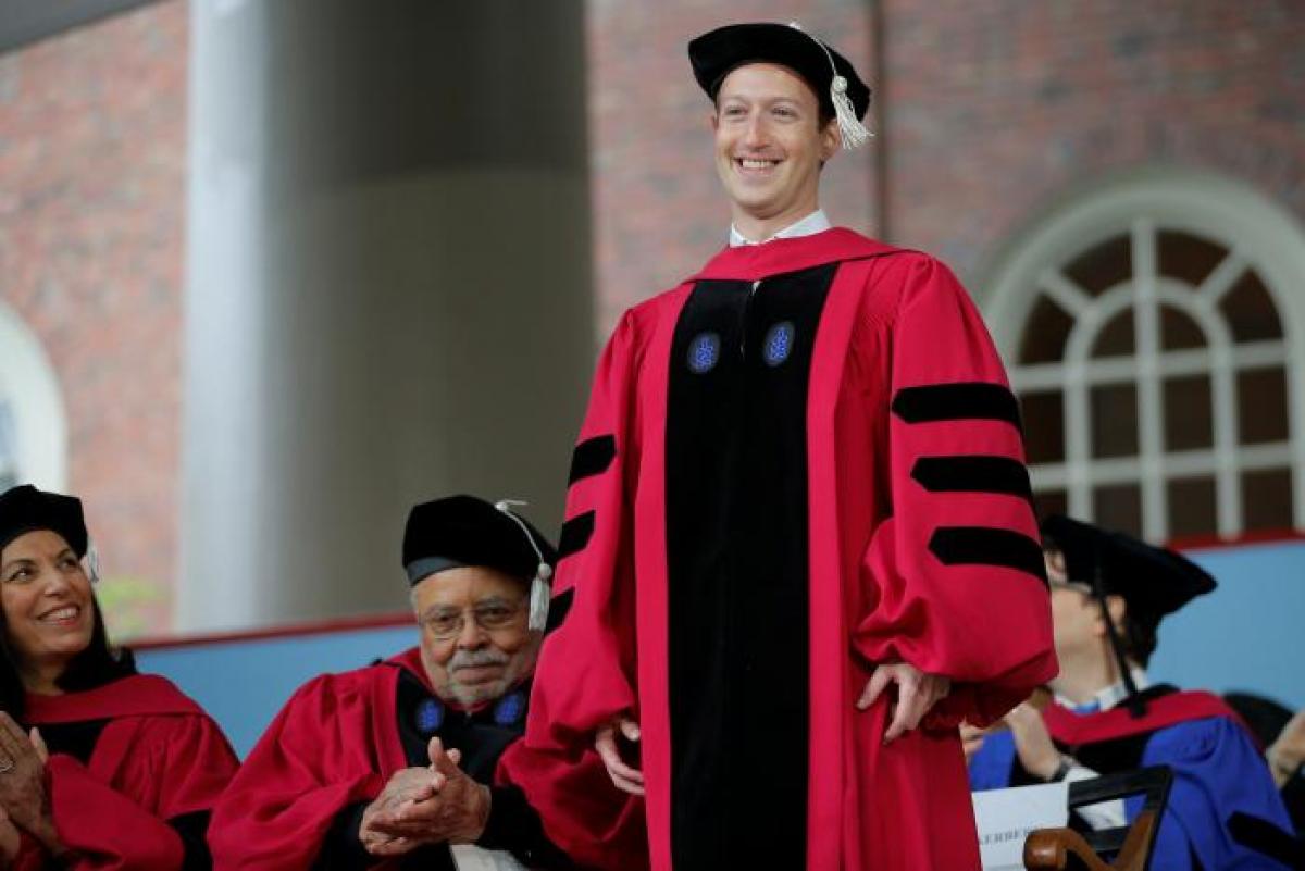 Facebooks Zuckerberg urges Harvard grads to contemplate risk