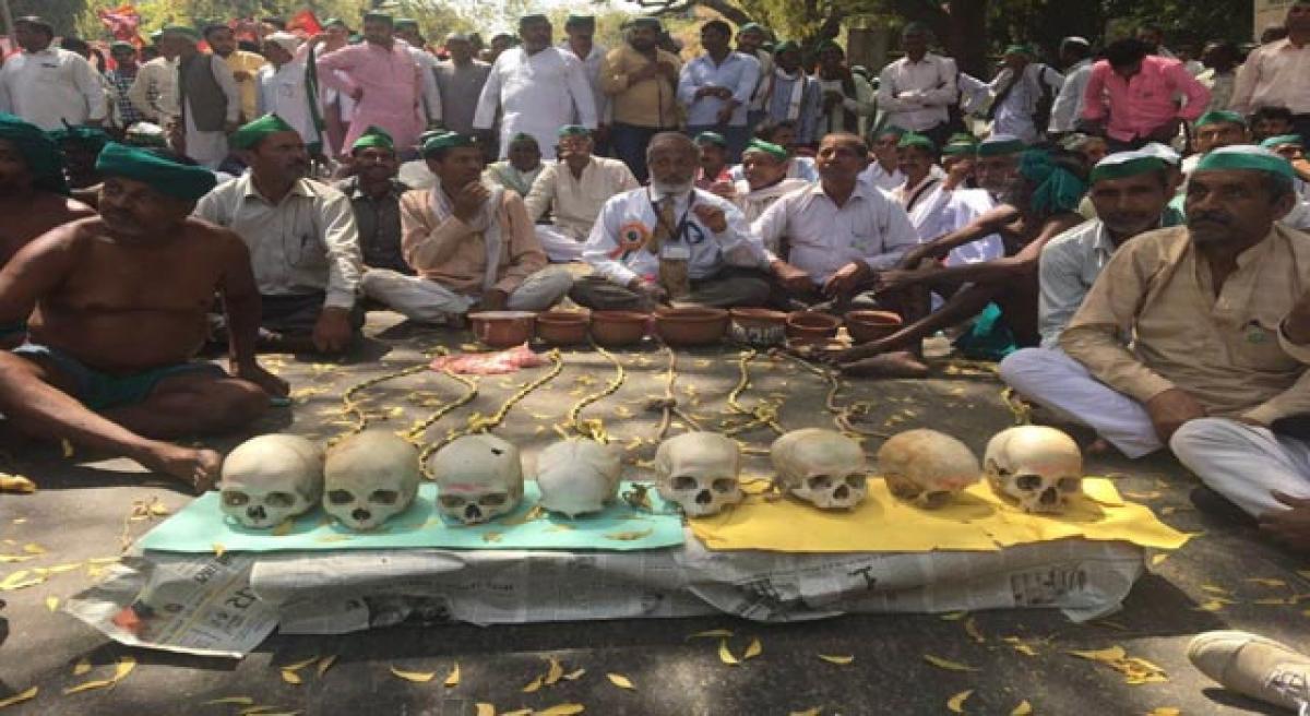 Farmers protest with human skulls, rats