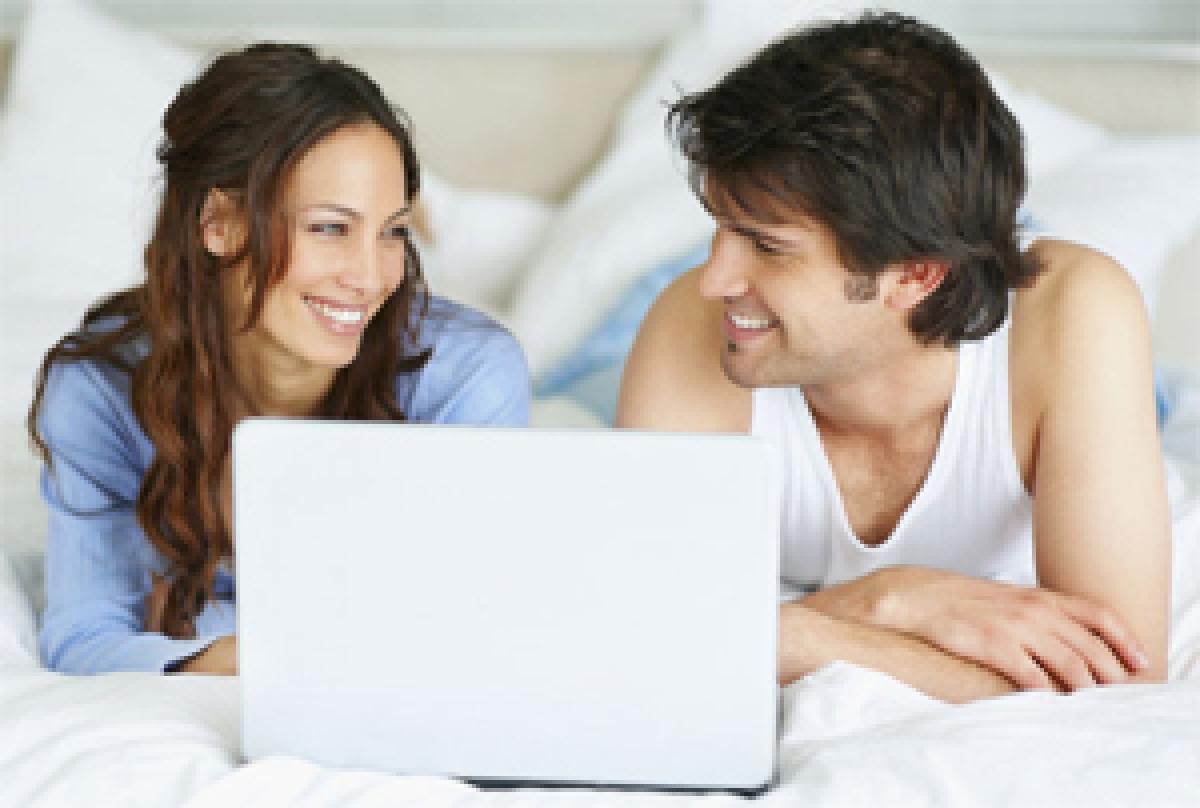 Couples using Facebook enjoy stronger bonding