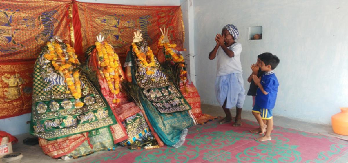 Palamur observes Peerla Panduga with fervour