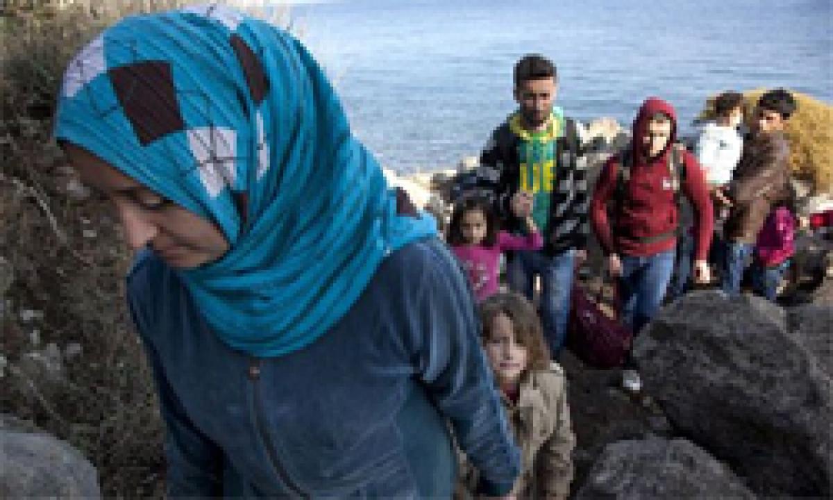 Migrants told be patient as entry to Croatia slows