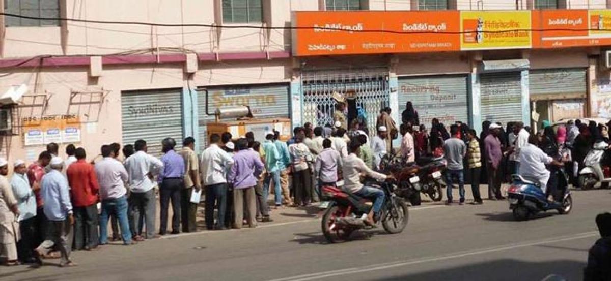 28% citizens yet to deposit Rs 500 and Rs 1,000 notes in bank